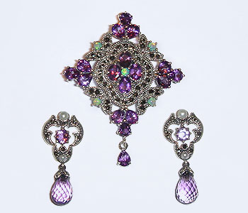 Brosche im viktorianischen Stil mit Amethyst Opal und Perlen 001
